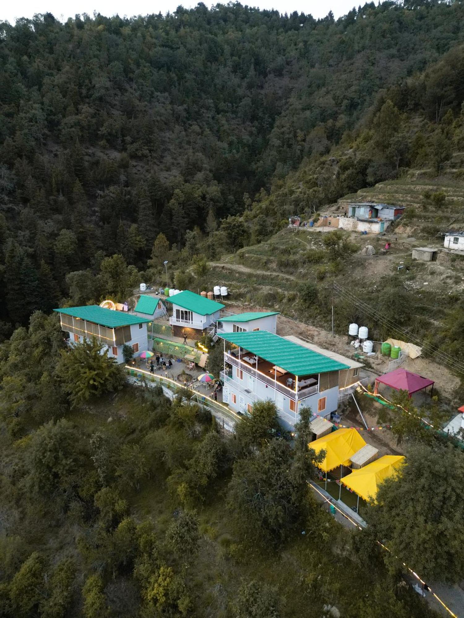 The Rare One'S Mukteshwar - Resort & Cafe Exterior photo